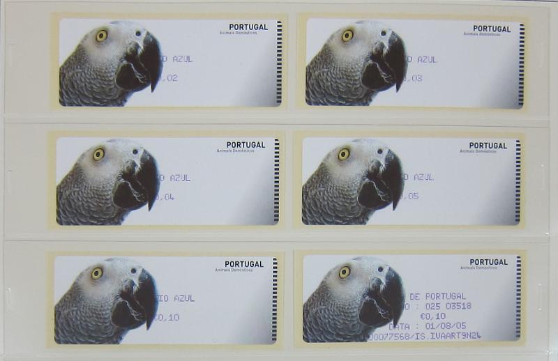0265 (181).jpg -     Lote:    265      Colecção Especializada - Etiquetas      Lotes Especiais       Descrição:      1981/2010 &mdash; Etiquetas.   Coleção composta por 12 álbuns com etiquetas desde percursoras e Framas até 2010, com provas, erros, FDC's, etiquetas novas e usadas, sobrescritos circulados, variedades de impressão e papéis. Importante estudo. Lote a ver.        Lote ETQ       Valor Base:     &euro; 3000,00     Valor Venda:     &euro;      